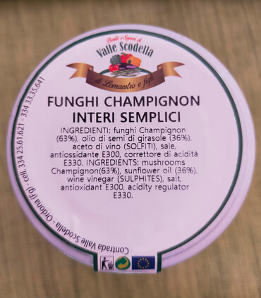 Funghi champignon interi semplici